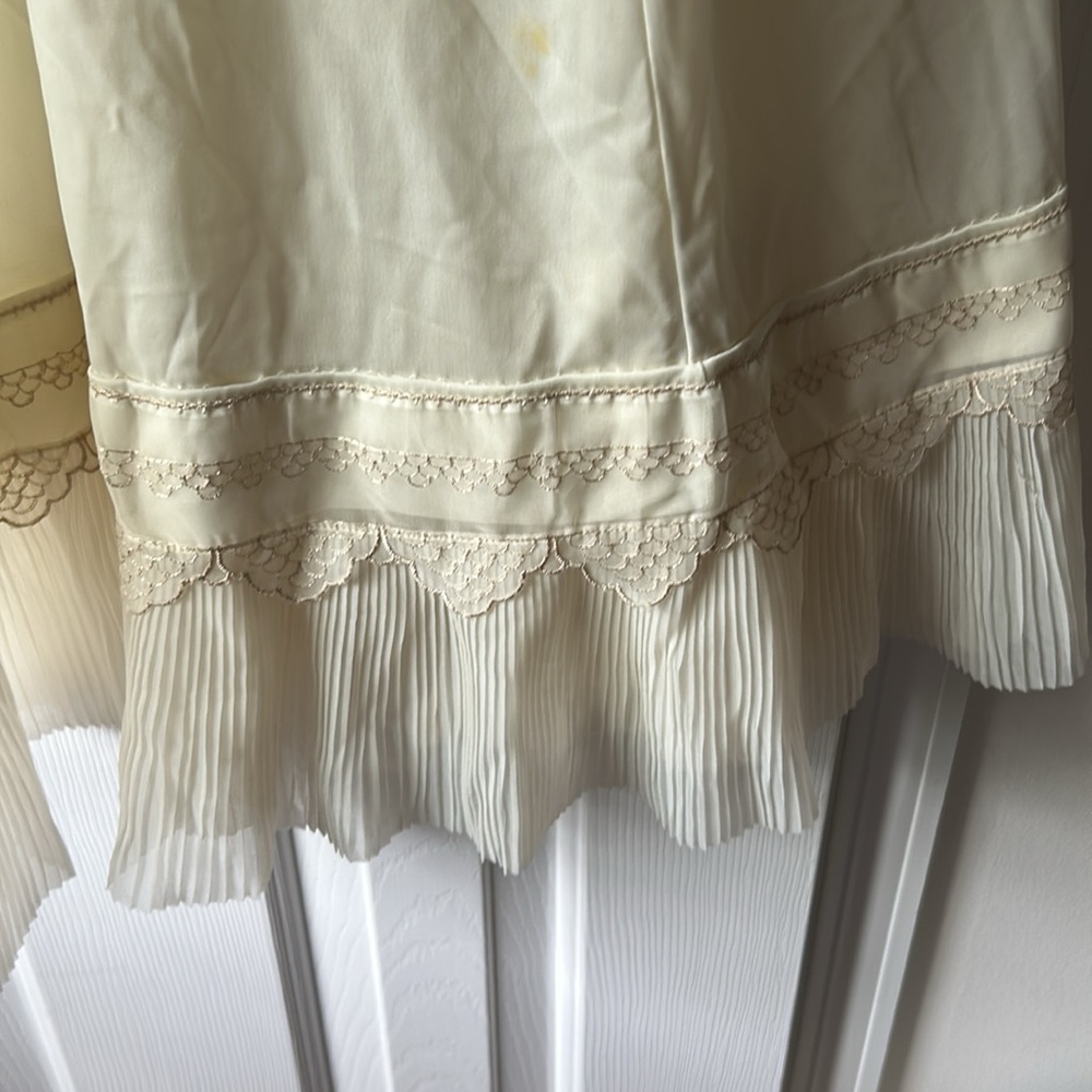 VINTAGE Elegant Cream Lace Trim Nightgown-slip dress - Picture 2 of 8